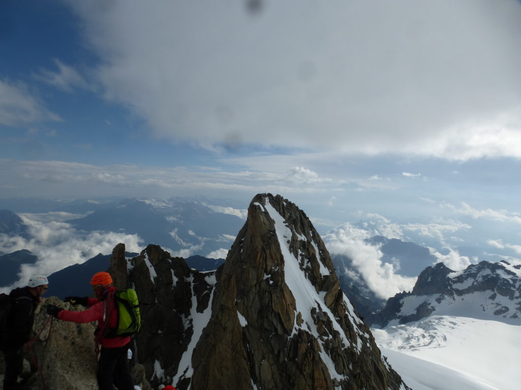 Sommet de l'Aiguille du Tour
Escalade sur rocher
Vue sur la montagne, initiation alpinisme
