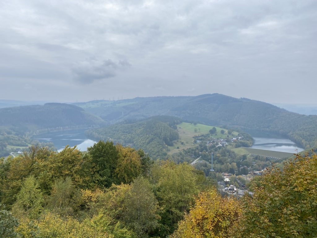 Vue surprenante sur la vallée de l'Amblève au cours de la balade des points de vue