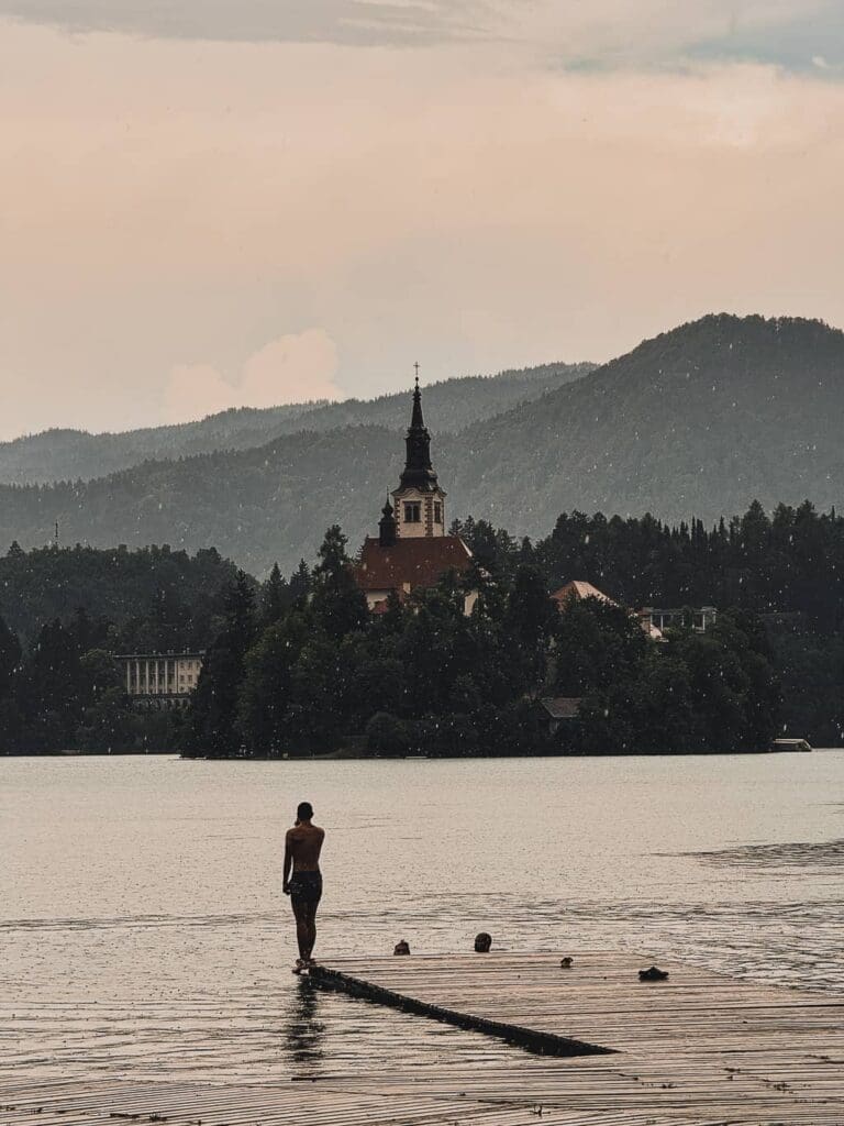 Aire pour se baigner au lac de Bled en Slovénie