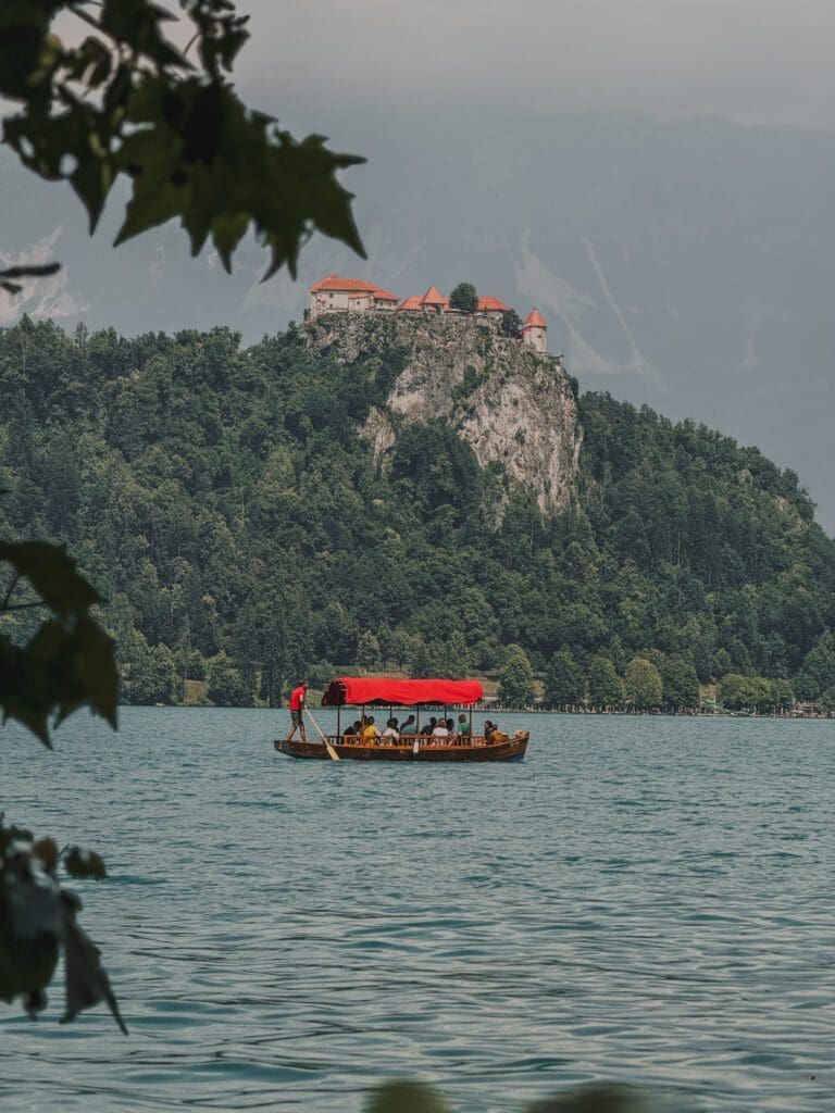 Naviguer sur le lac de Bled