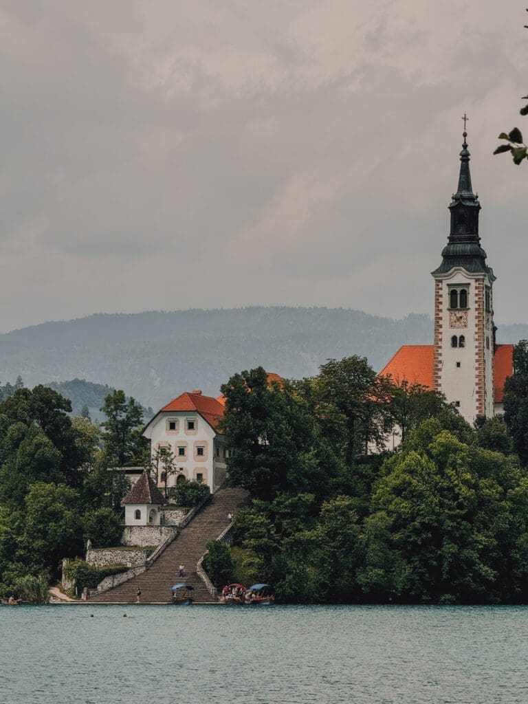 Petit île au centre du lac de Bled