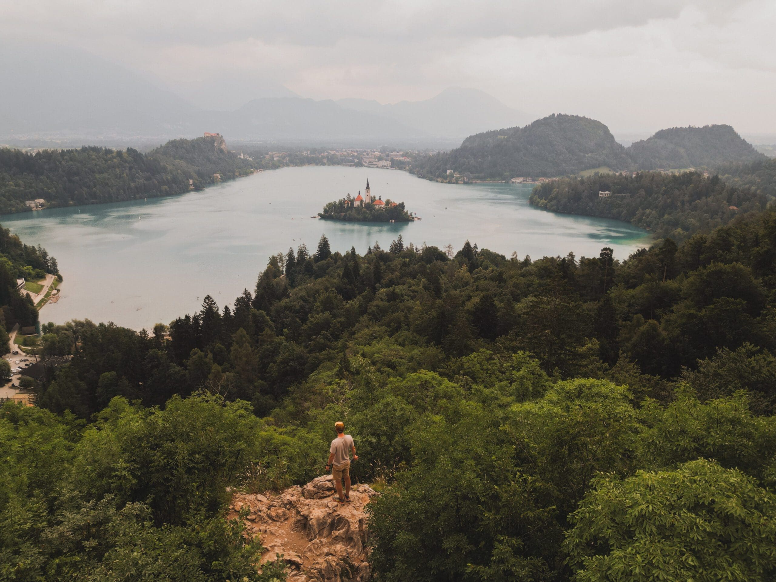 Vue sur le lac de Bled en Slovénie depuis Ojstrica