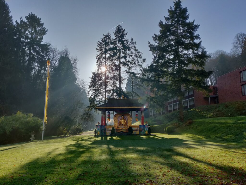 Randonnée Insolite & Yoga au Temple Tibétain à Huy avec lunch : une journée retraite