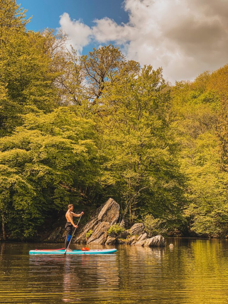 Randonnée insolite & (dog)paddle sur le Lac de Nisramont avec lunch : une journée sportive le 15 août