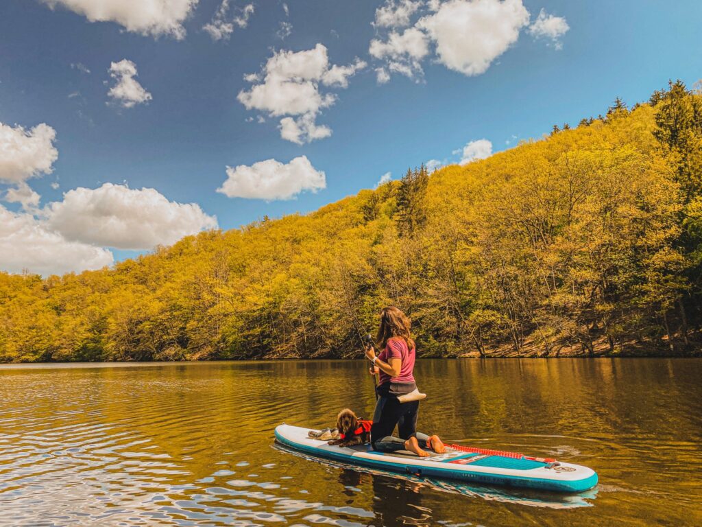 Randonnée insolite & (dog)paddle sur le Lac de Nisramont avec lunch : une journée sportive le 15 août